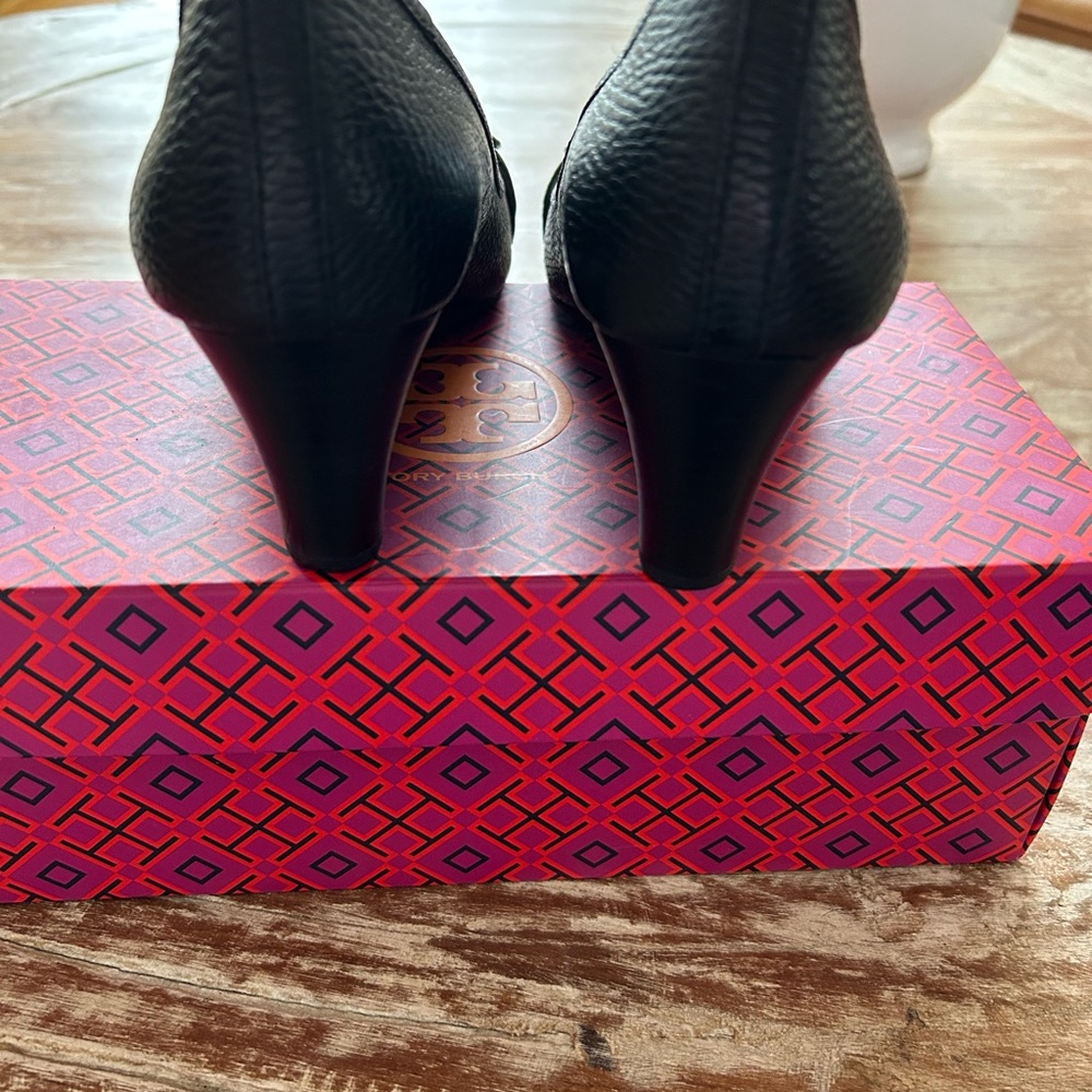 Barely worn! Tory Burch Black Jackie Wedge Women's Shoes 6.5M - Picture 5 of 7